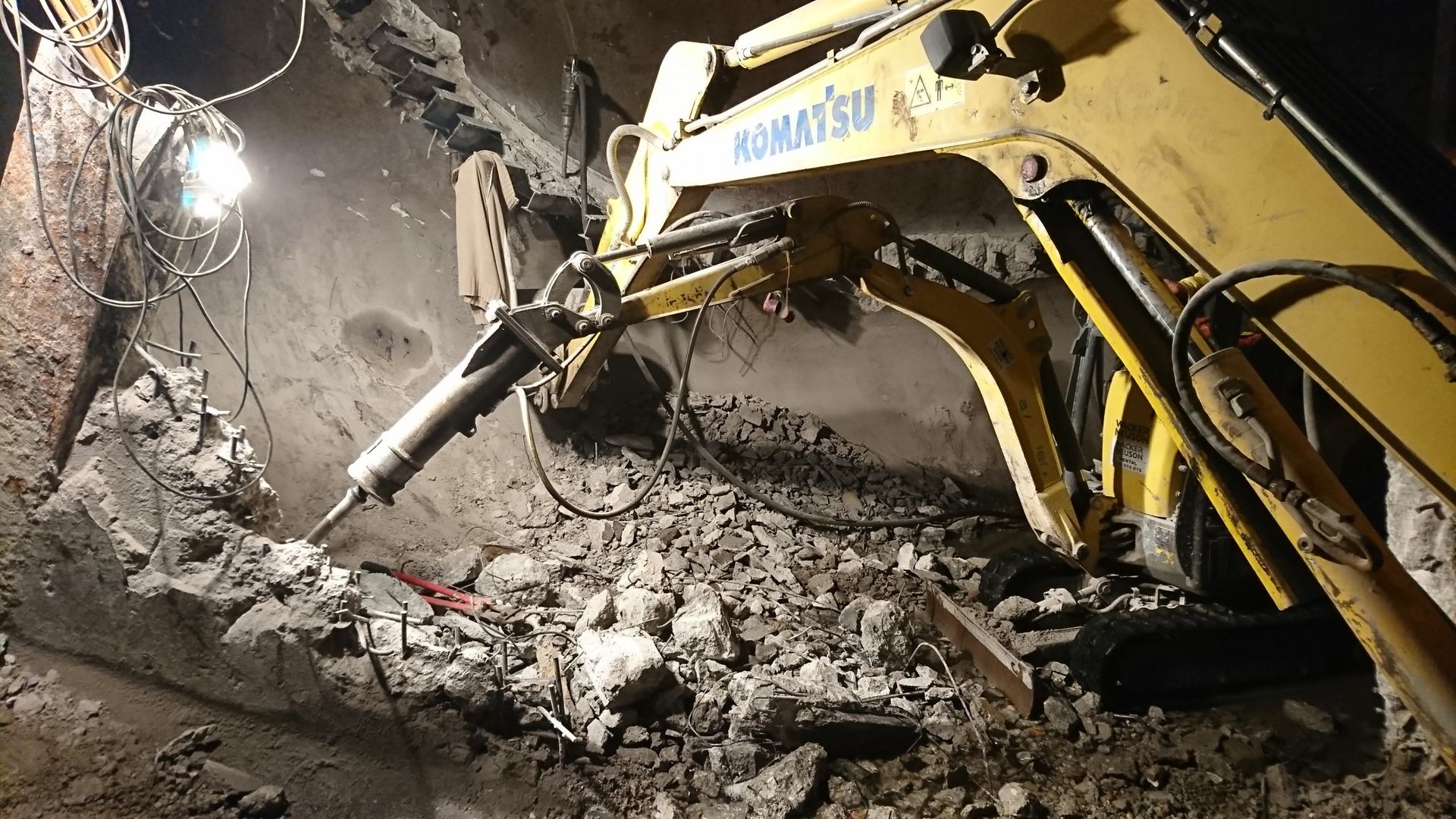 Demolice v podzemí MVE Brandýs nad Labem