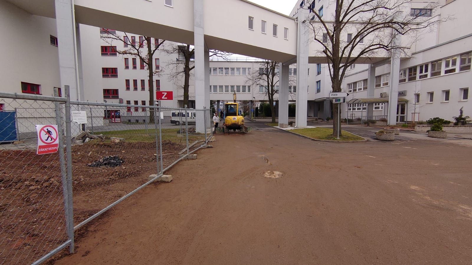Práce v areálu Nemocnice České Budějovice